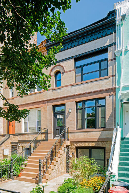 Fullscreen Gallery Image