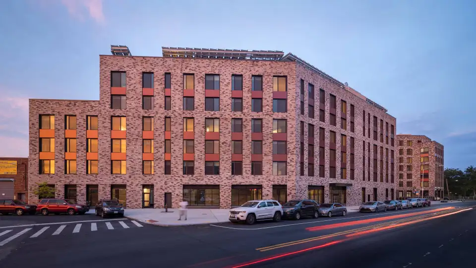 VBD 1903.0A PBendov 7990 hero dusk   Dattner Arch