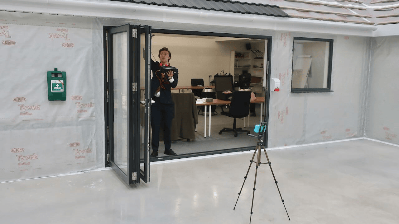 Fullscreen Gallery Image